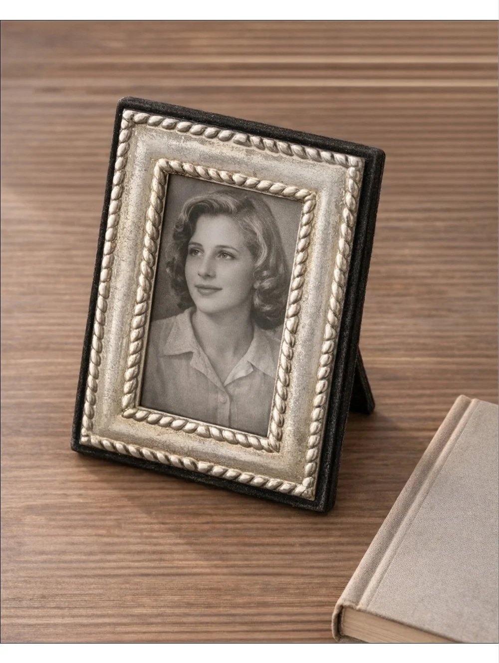 Vintage Silver Tone Metal Photo Frame Rope Border Tabletop Easel 3.75x3